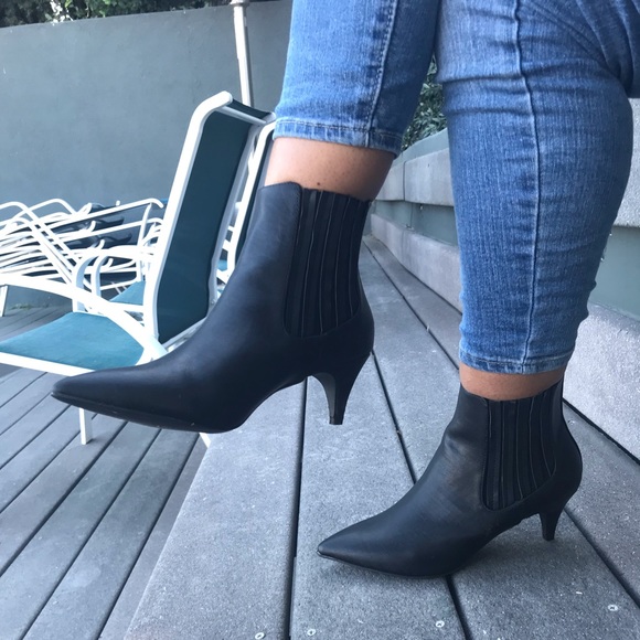 New Small cute Heel Bootie size 7 left - Picture 2 of 7